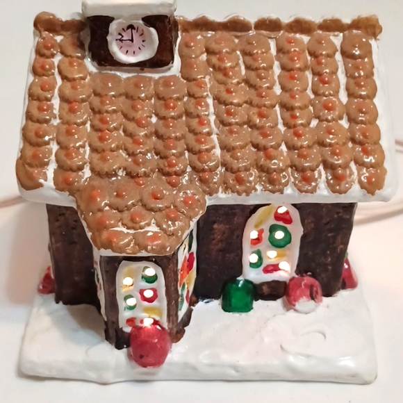 Yuletide Gingerbread House - Picture 4 of 7